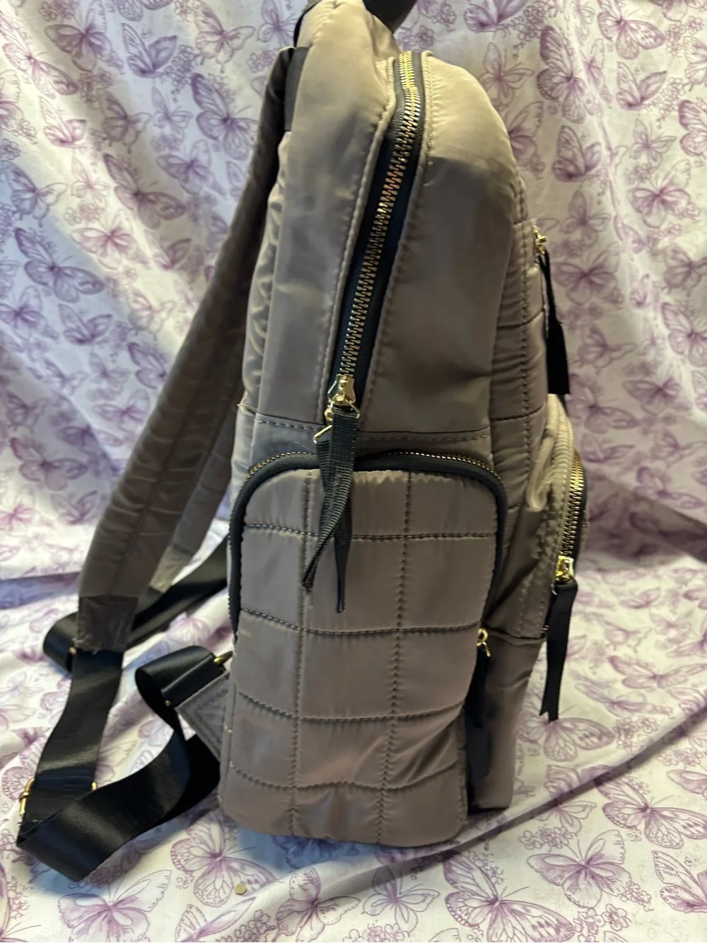 ✴️Adrienne Vittadini Quilted Taupe Backpack